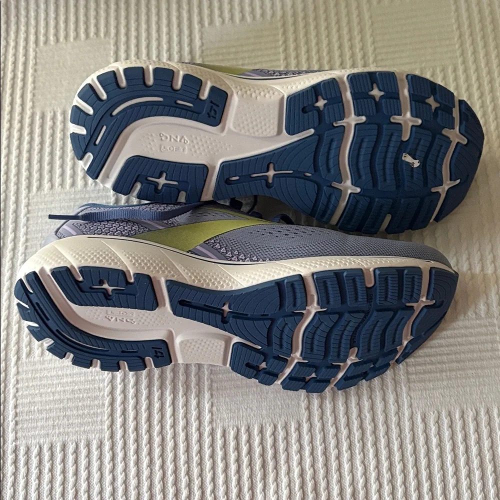 Brooks sneakers. Size 9 B. Ghost nwt - Picture 2 of 7